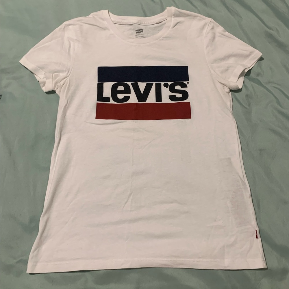 Levi’s White Tee